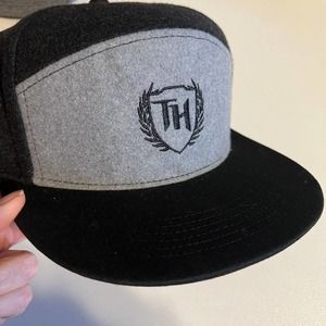 True Honor 6 Panel Hybrid Snapback Heather gray and Charcoal